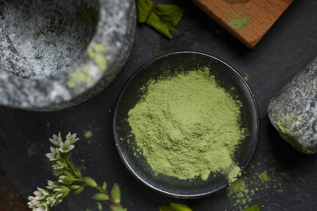 Foto imagens bonitas de matcha e bebidas matcha como preparar chá matcha no estúdio