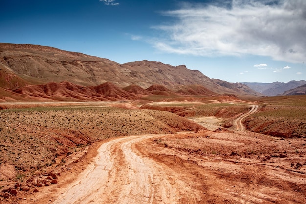 Imagens de Marrocos A pista que une o vale das rosas do vale do Dades