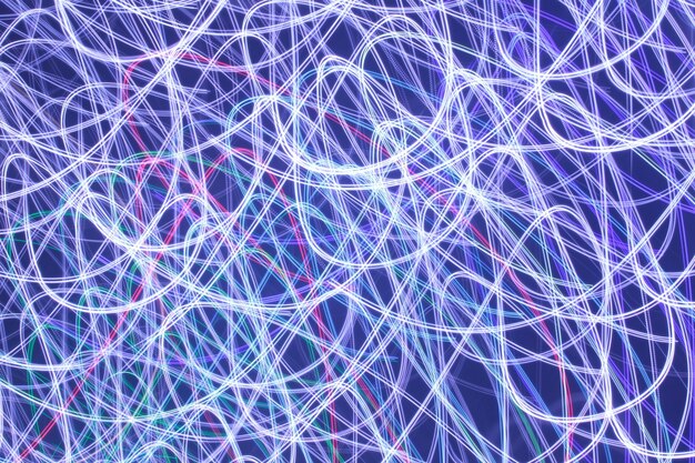 La imaginación y la creatividad son mucho más importantes que el conocimiento.