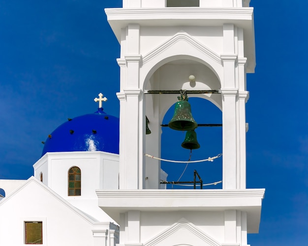 Imerovigli Anastasi Kirche der griechischen Ägäis-Insel, Santorini, am sonnigen Tag, Griechenland