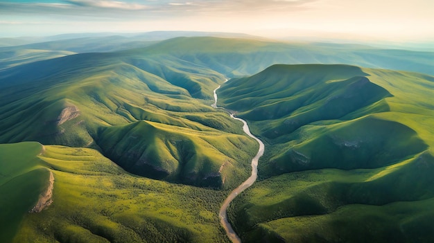Una impactante imagen aérea que captura la intrincada e impresionante belleza de un extenso paisaje montañoso