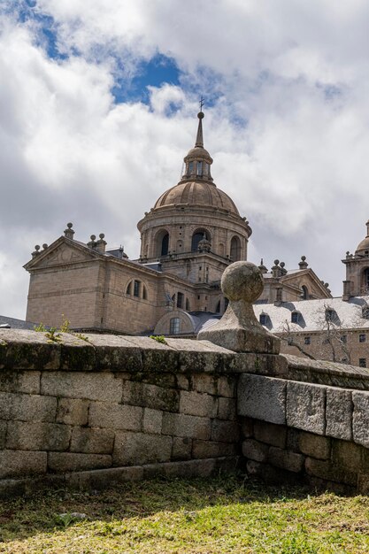 Foto la imponente cúpula del monasterio escorial de madrid