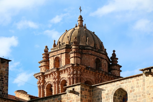 Impresionante campanario de Santo Domingo Iglesia construida sobre la estructura del templo de Coricancha