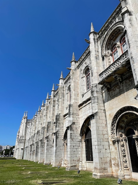 Impresionante catedral en el centro de Lisboa