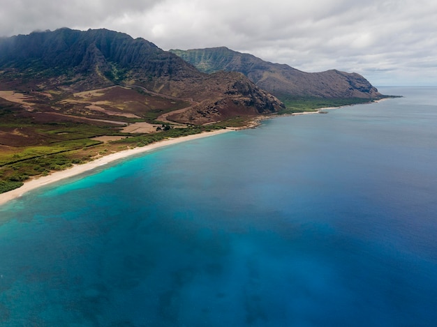 Impresionante paisaje de hawái con el mar azul