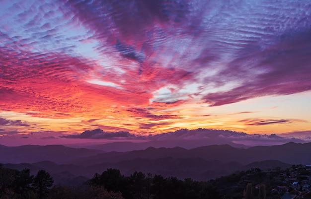 Impresionante paisaje de montaña