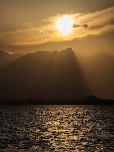 Impresionante puesta de sol y gran vista al mar.