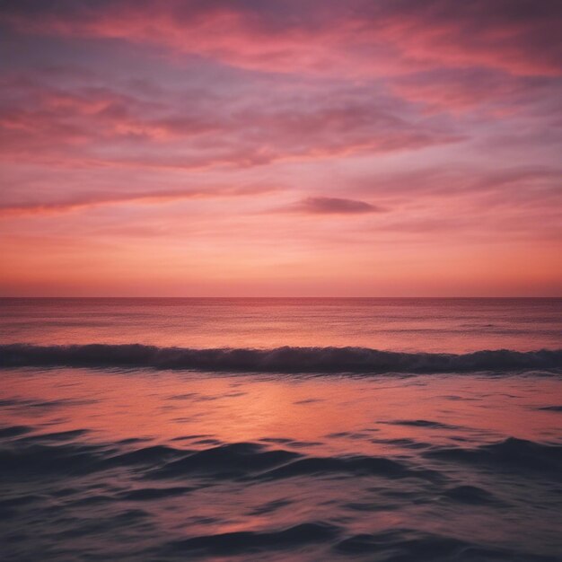 Foto impresionante puesta de sol sobre un horizonte oceánico con tonos naranjas y rosados que se extienden por el cielo