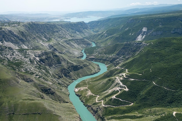 Impresionante vista aérea del cañón Sulak en Daguestán