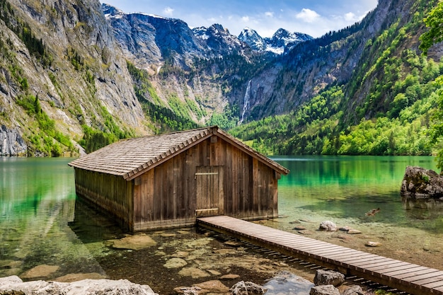 Impresionante vista del lago Obersee en los Alpes Alemania Europa