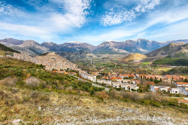 Foto impresionante vista de morano calabro uno de los pueblos más hermosos del borgo medieval de calabria