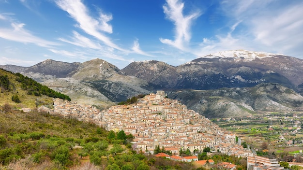 Foto impresionante vista de morano calabro uno de los pueblos más hermosos del borgo medieval de calabria