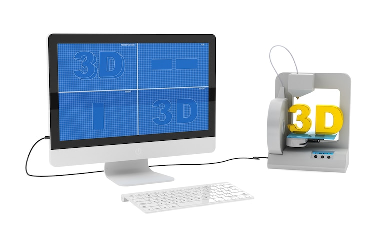 Foto impresora 3d conectada a la computadora de escritorio sobre un fondo blanco.