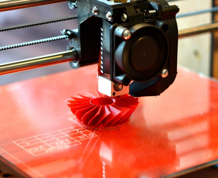 Foto impresora 3d imprime forma roja