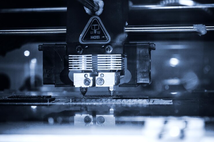Foto impresora d que imprime formas negras primer plano impresora automática tridimensional d