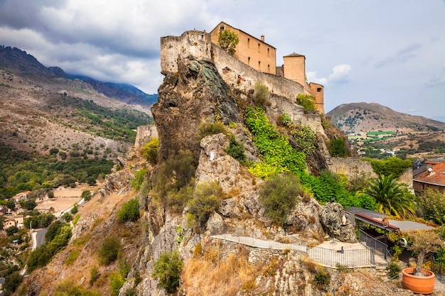 impressionante cidade medieval na Córsega, vista com cidadela