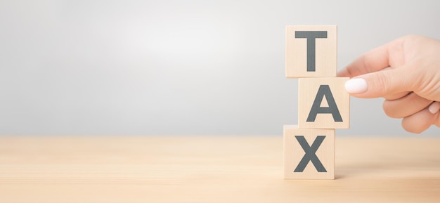 Impuesto sobre bloques de madera mano con cubos de madera e impuesto de inscripción Antecedentes del concepto de impuestos Leyes de contabilidad y espacio de copia de auditoría