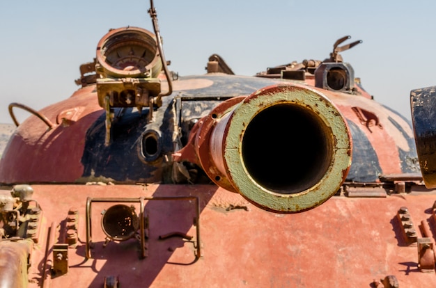 In das Tal der Tränen in Israel den Lauf einer syrischen T62-Panzerpistole anstarren