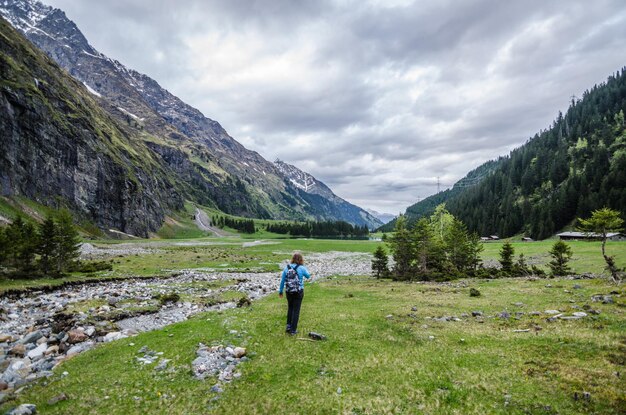 In den Bergen wandern