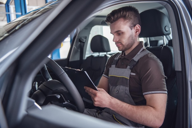 In der Autowerkstatt