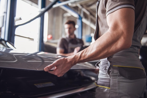 Foto in der autowerkstatt