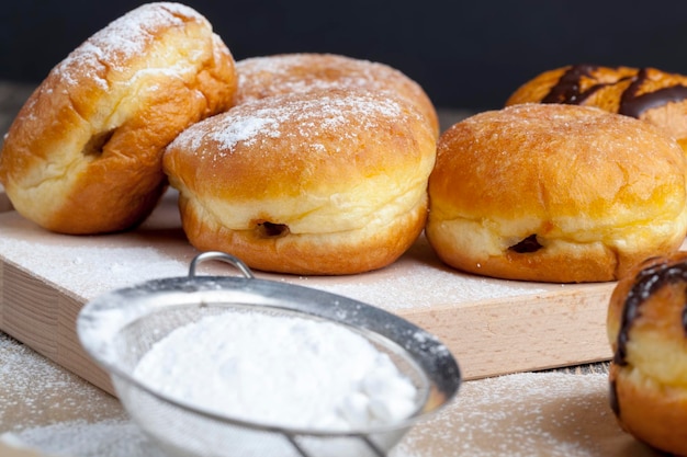 In Öl gebratene Berliner Krapfen mit Füllung