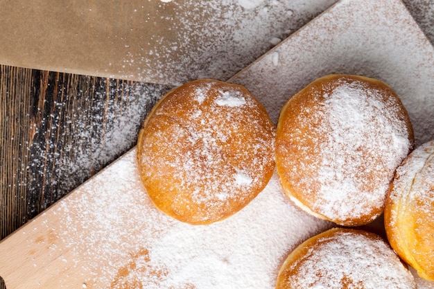 In Öl gebratene Berliner Krapfen mit Füllung