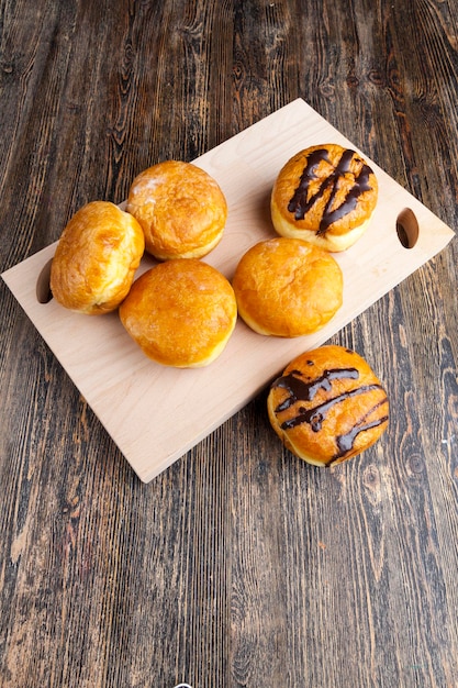 In Öl gebratene Berliner Krapfen mit Füllung