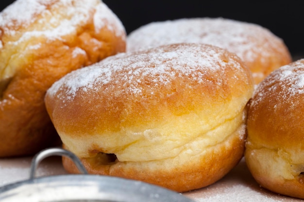 In Öl gebratene Berliner Krapfen mit Füllung