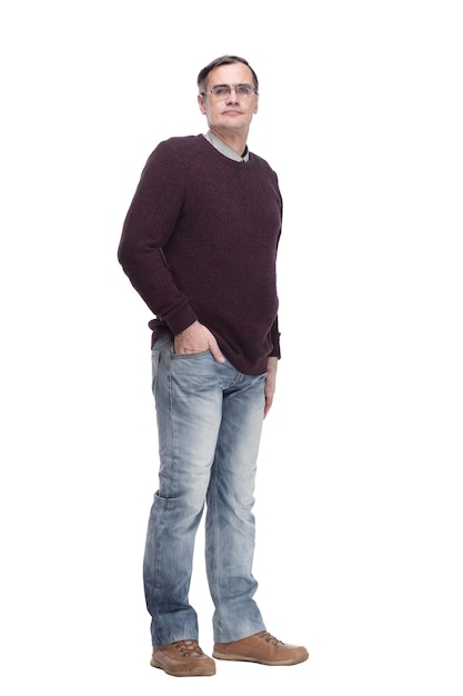 In vollem Wachstum lässiger Mann in Jeans und Pullover