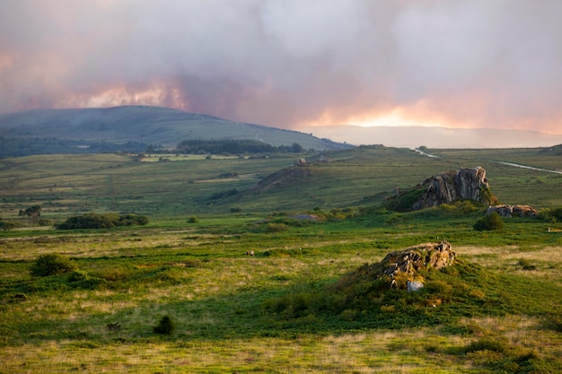 Incendio forestal que devasta Brasparts y sus alrededores en los Monts d'Arree