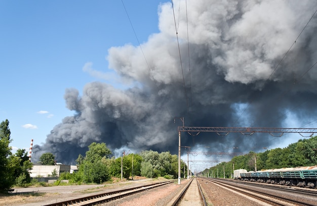 Incêndio perto da estação ferroviária de Brovary