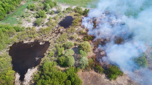 Incendios forestales y desastres disparando desde un dron