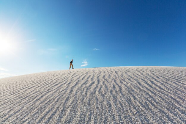 Incomuns white sand dunes no white sands national monument, novo méxico, eua