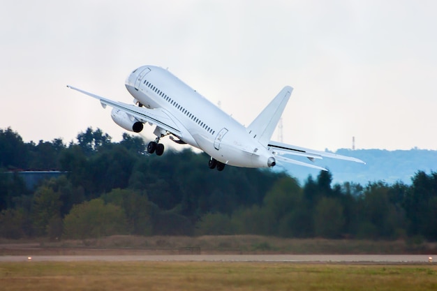 Increíble despegue de aviones de pasajeros.