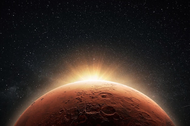 Increíble hermoso planeta Marte con cráteres en el espacio estelar con la luz del amanecer