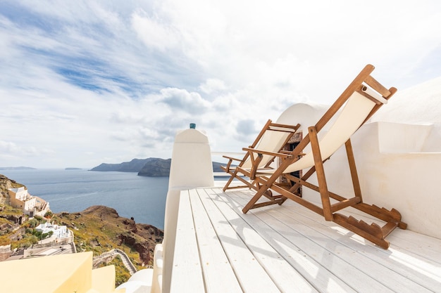 Increíble paisaje panorámico, vacaciones de viaje de lujo. Ciudad de Oia en la isla de Santorini, Grecia. parejas