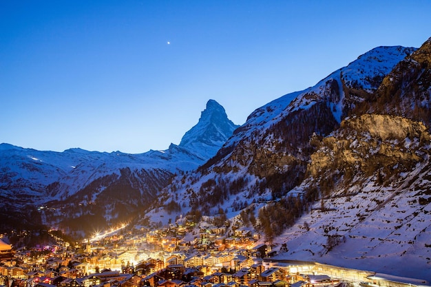 Foto increíble vista del pico del matterhorn desde zermatt