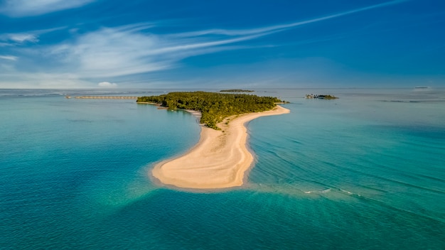 Increíblemente hermoso paisaje Isla de las Maldivas Agua turquesa hermoso cielo Vista aérea