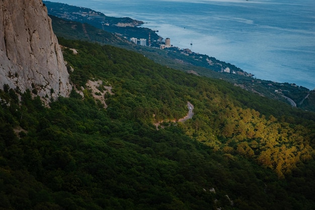 Increíbles acantilados de Crimea Rusia atardecer verano