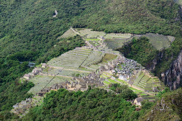 Incrível Condor forma da cidadela de Machu Picchu visto da montanha Huayna Picchu, Cusco, Urubamba, Peru