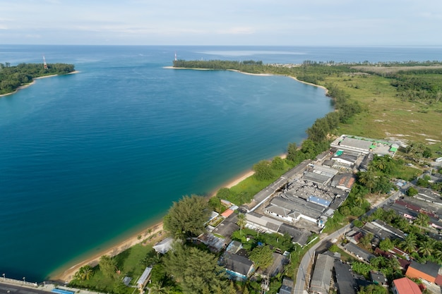 Incrível vista mar tropical na ilha de phuket e na província de phang nga tailândia paisagem vista aérea.