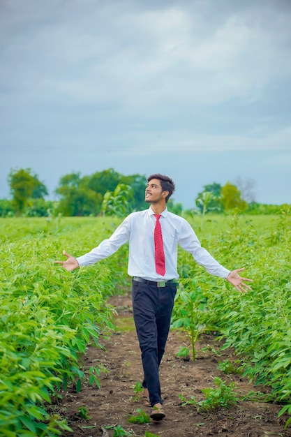 Inder genießt in der Natur