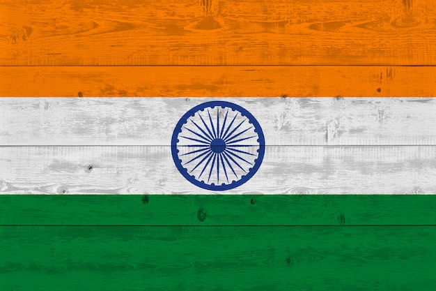 India bandera pintada en tablón de madera vieja