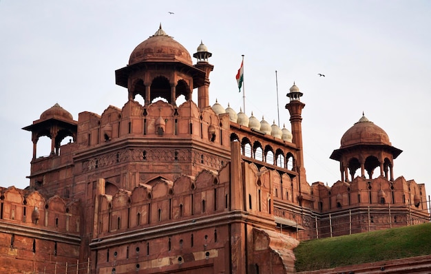 Foto Índia, delhi, o forte vermelho, nas margens do rio yamuna, foi construído por shahjahan como a cidadela de delhi do século xvii