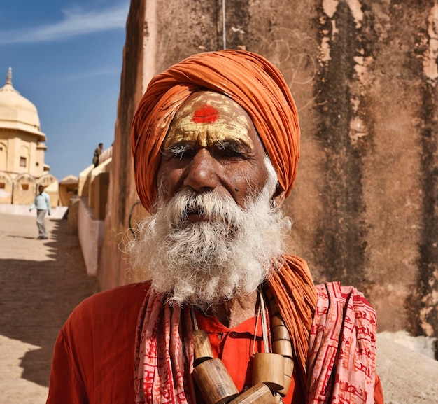 Índia, Rajasthan, Jaipur, o Forte Amber, um sadhu indiano