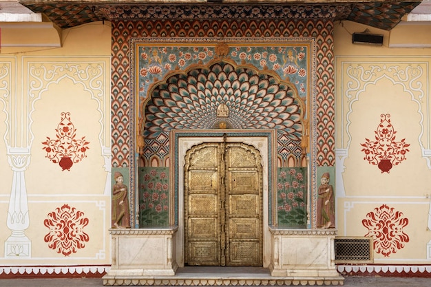 Foto india, rajasthan, jaipur, vista del palacio de la ciudad (construido en 1729 - 1732 ad por sawai jai singh)