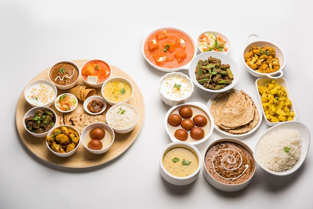 Indian Hindu Veg Thali oder Essensplatte, selektiver Fokus