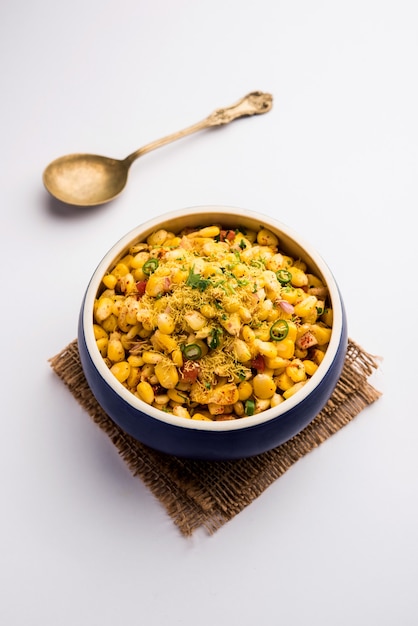 Indian Sweet Corn Chat ou Chat é uma receita de lanche fácil de fazer, servido em uma tigela ou prato. Foco seletivo