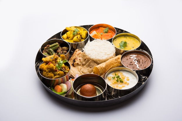 Indiano Hindu Veg Thali ou prato de comida, foco seletivo